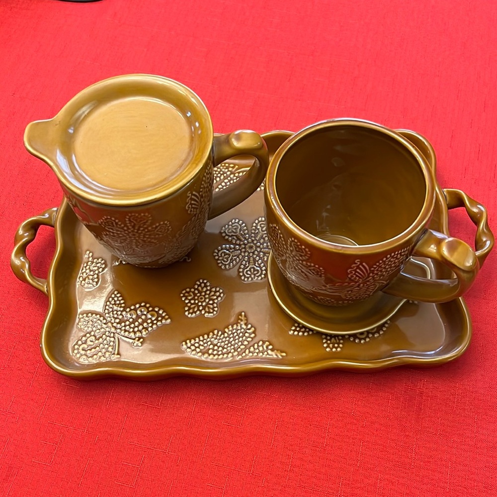 OMG Becky…look at the size of those mugs!